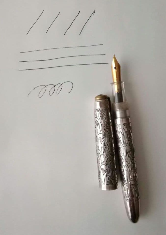 逸品　シルバー　万年筆　精巧で美しい総片切彫りボディ　エングレイブ