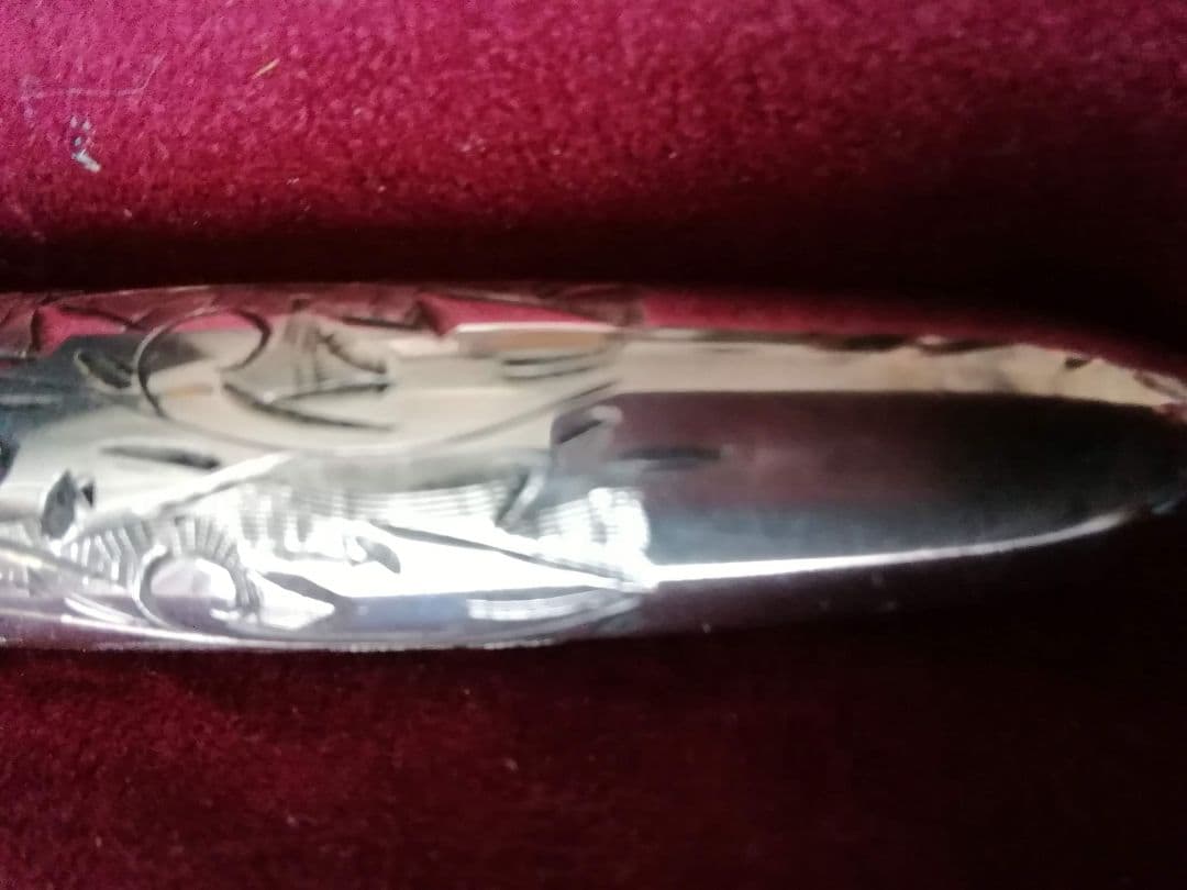 逸品　シルバー　万年筆　精巧で美しい総片切彫りボディ　エングレイブ