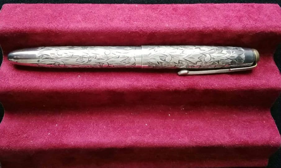 逸品　シルバー　万年筆　精巧で美しい総片切彫りボディ　エングレイブ