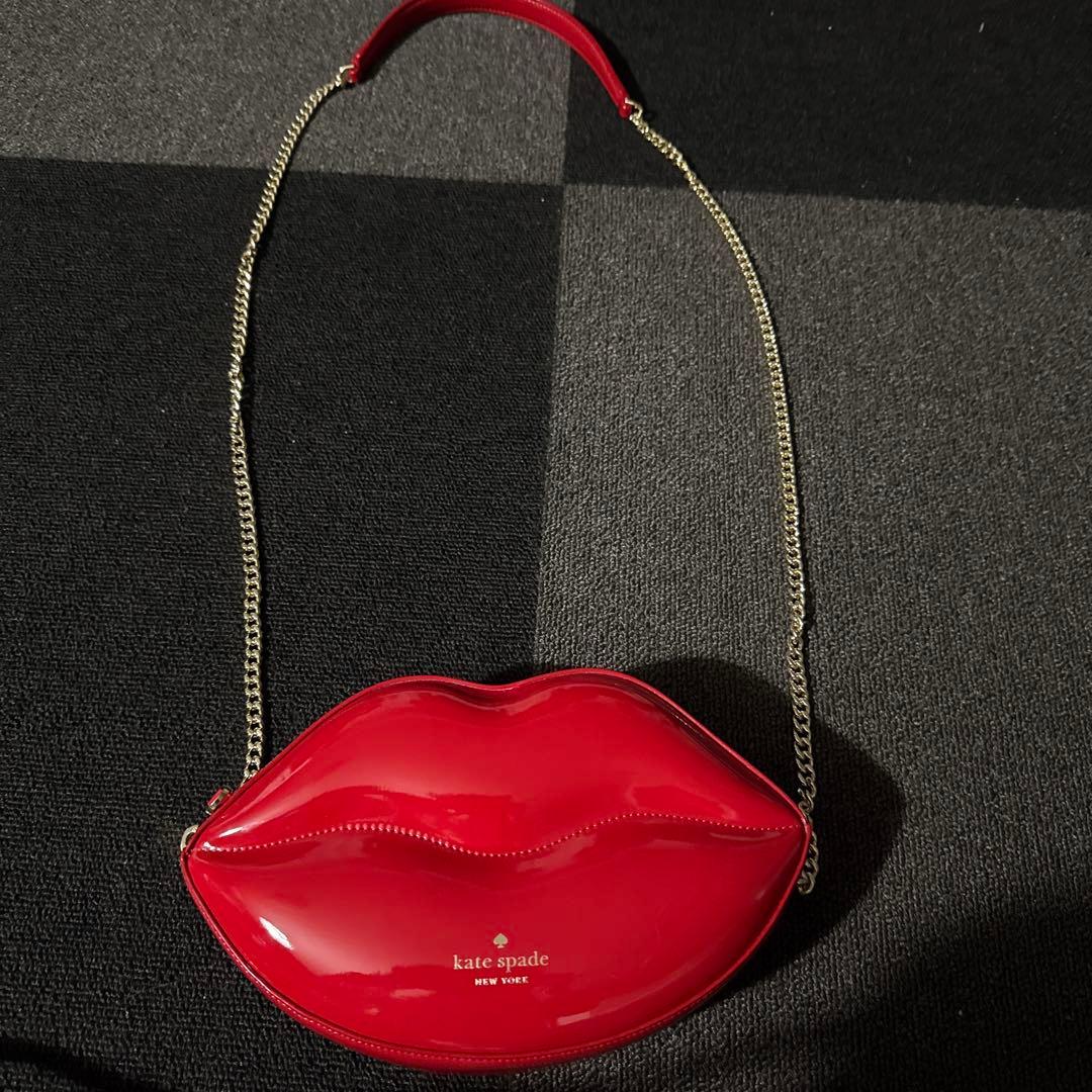 【新品未使用】Kate spade ショルダーバッグ 3D リップ　クロスボディ