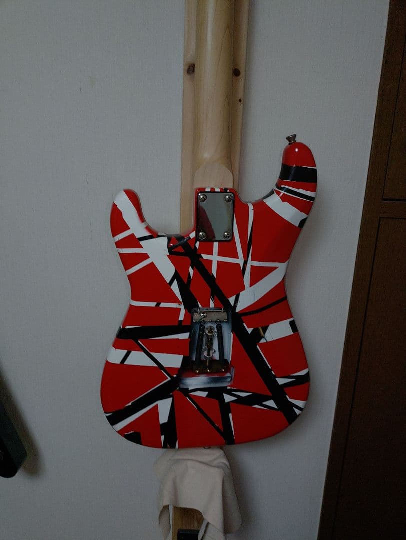 エレキギター 自作フランケン赤黒ストライプデザイン