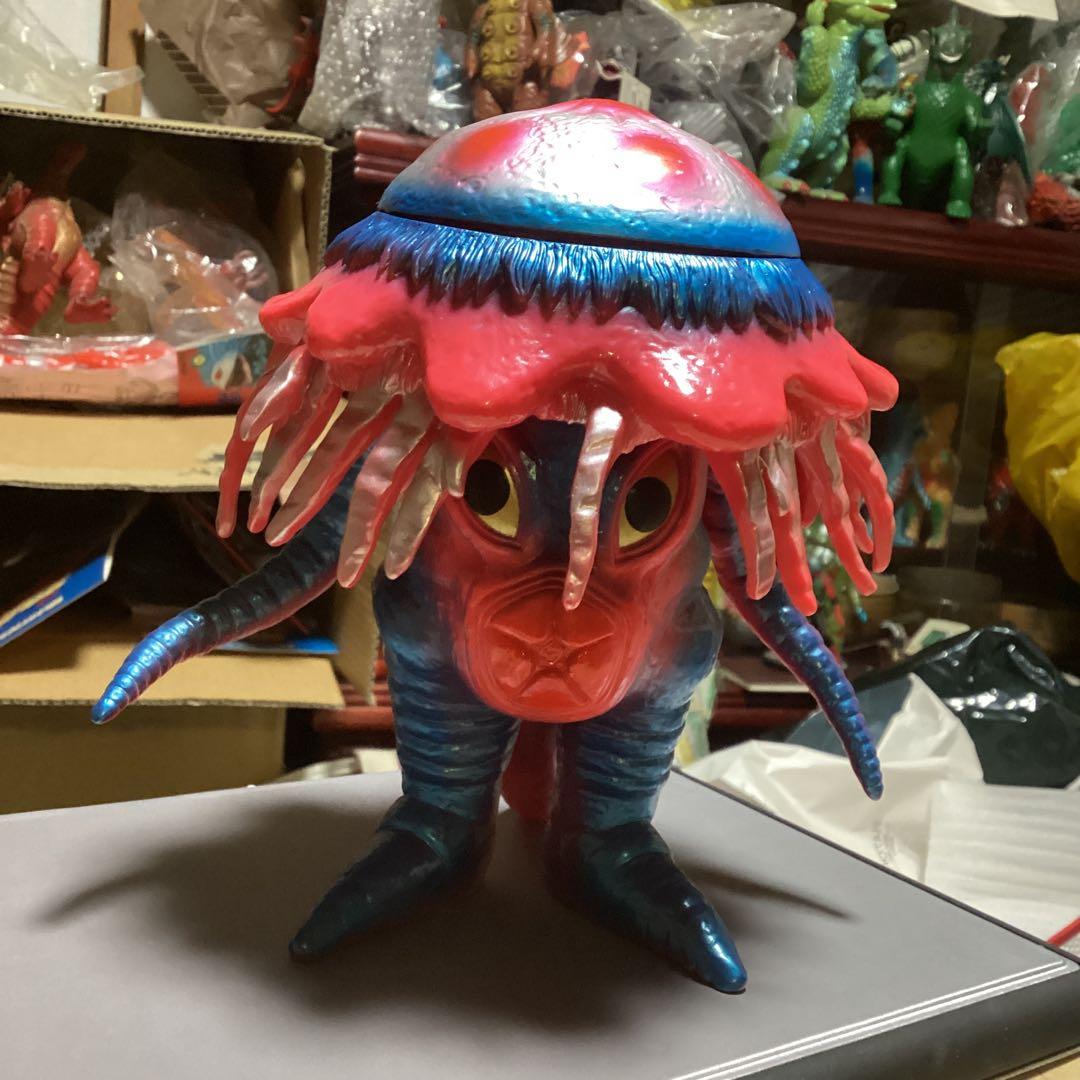 円谷コミュニケーションズ　バリケーン　怪獣郷　袋なし美品