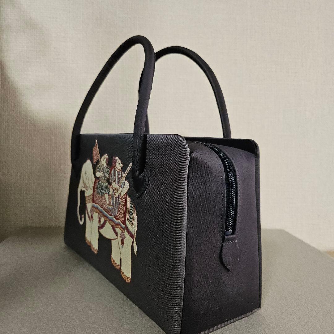 西陣縦錦の帯地を使用したバックと三分じめ(写真6)