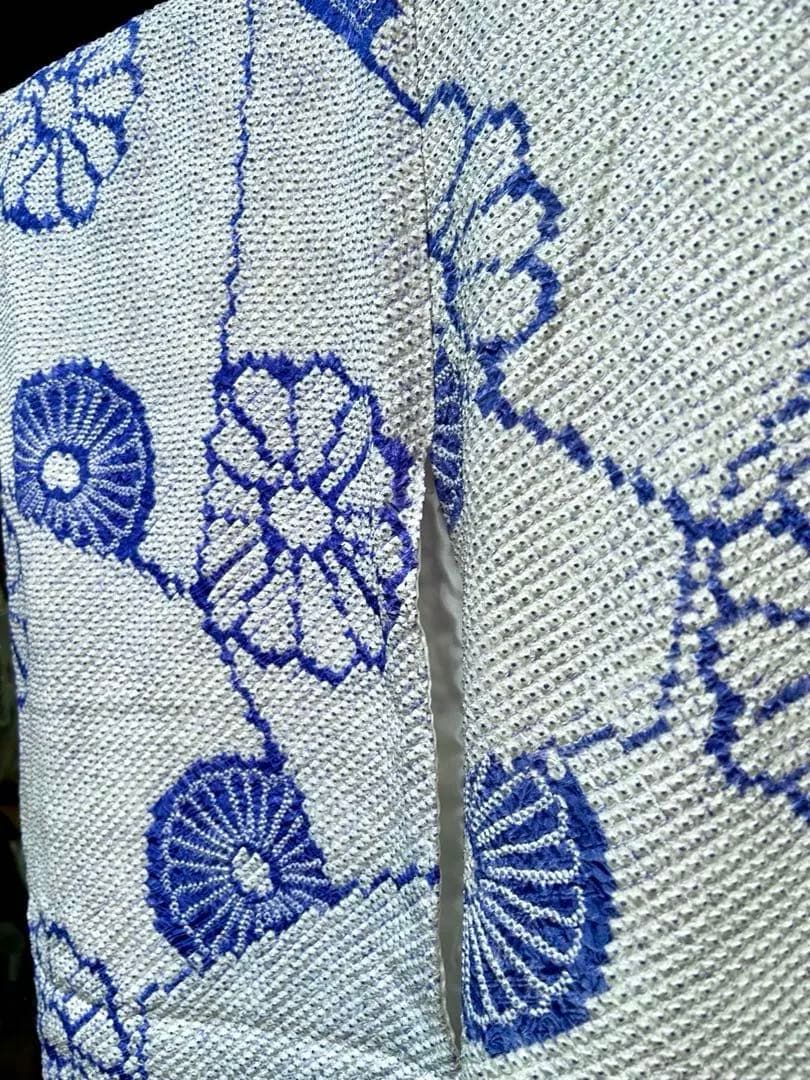 総絞り　振袖 白地に青紫の花柄　小振袖