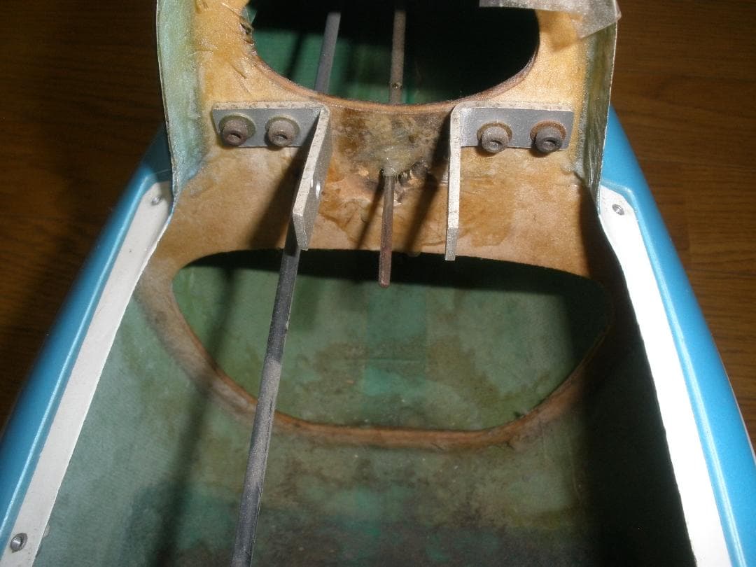 ラジコンヘリコプター　ジェットレンジャー　グラスボディ（脚付き）　ヒラモリ製