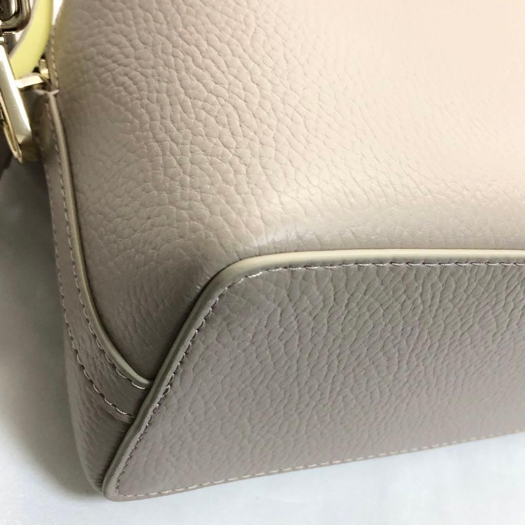 【まゆ ✨】　TOCCA ポシェットバッグ　ショルダーバッグ　グレージュ