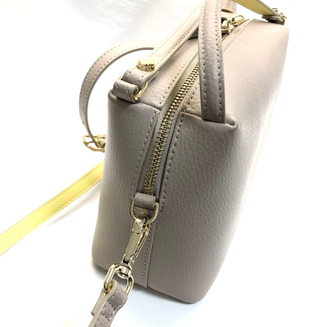 【まゆ ✨】　TOCCA ポシェットバッグ　ショルダーバッグ　グレージュ