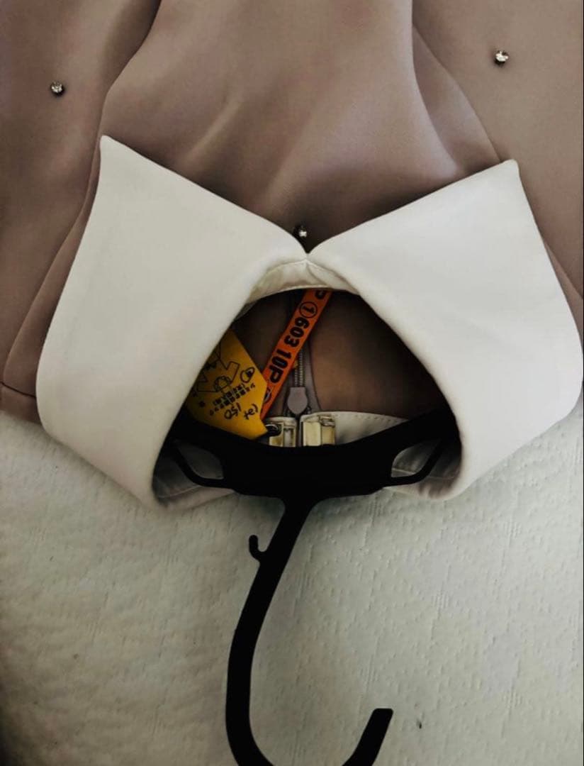 ピンクベージュノースリーブドレス ビジュー装飾