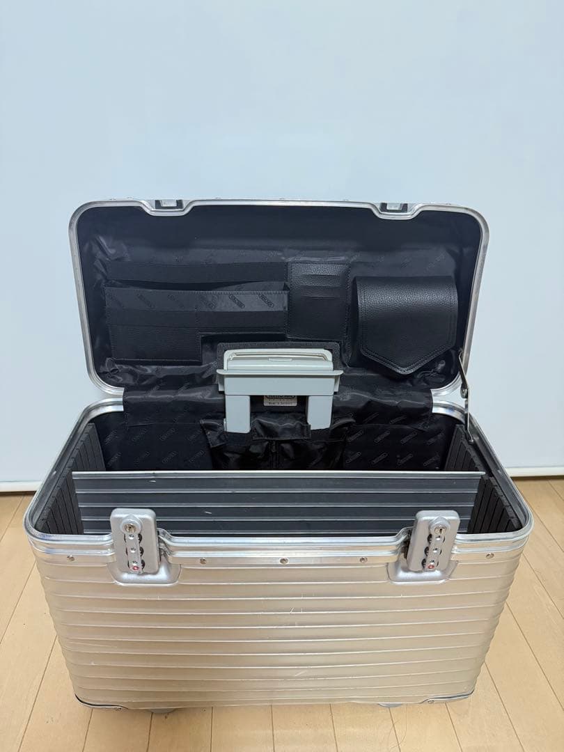 激レア 46L リモワ 928.51『トパーズ』 パイロット 廃盤 2輪（XL）