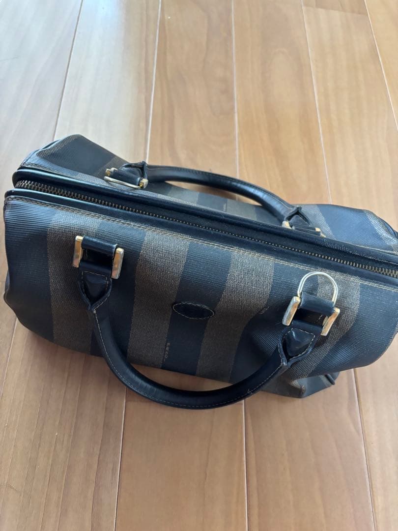Fendi バッグ　フェンディ　おしゃれ　ミニボストン　ボストン　ブランド