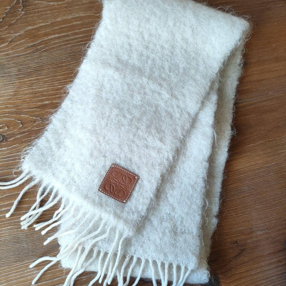 美品　LOEWEフリンジ付きマフラー