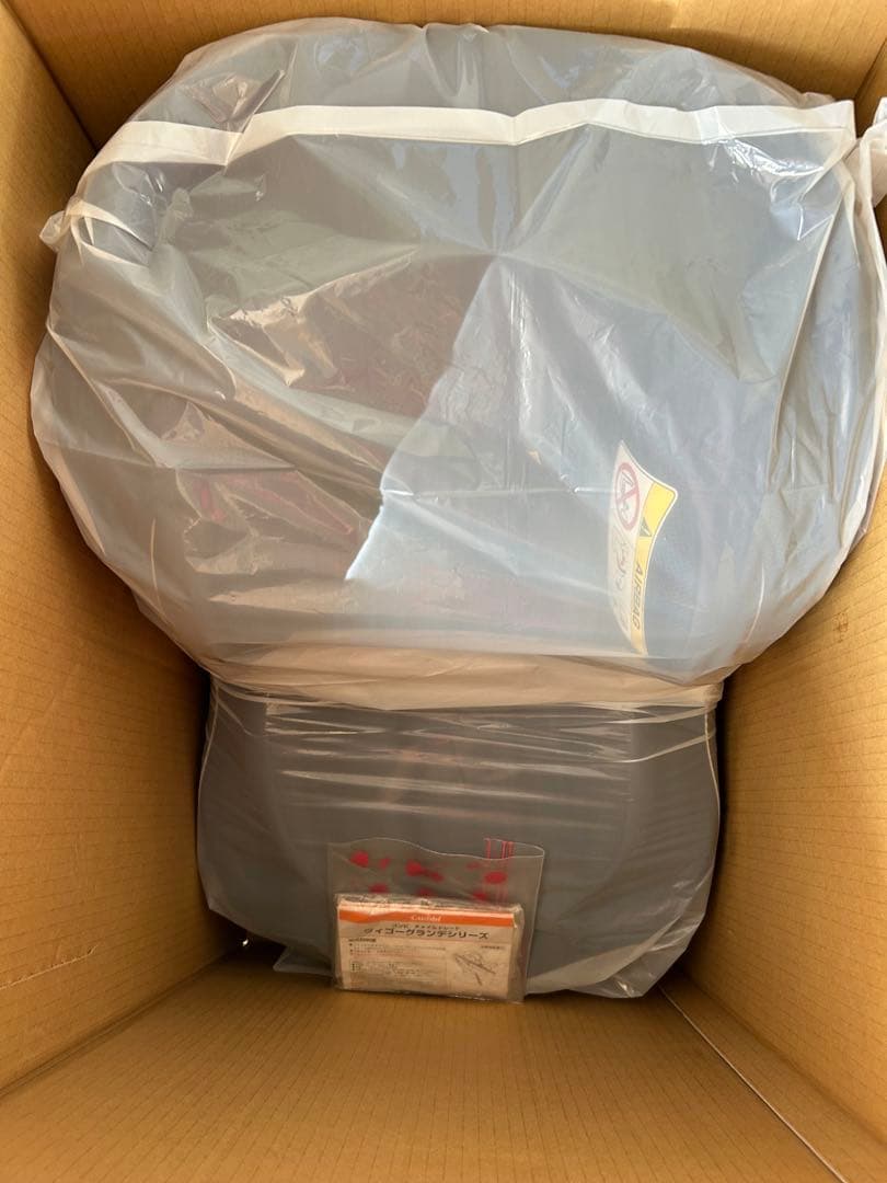 Combi コンビ ウィゴーグランデ チャイルドシート ジュニアシート　新生児