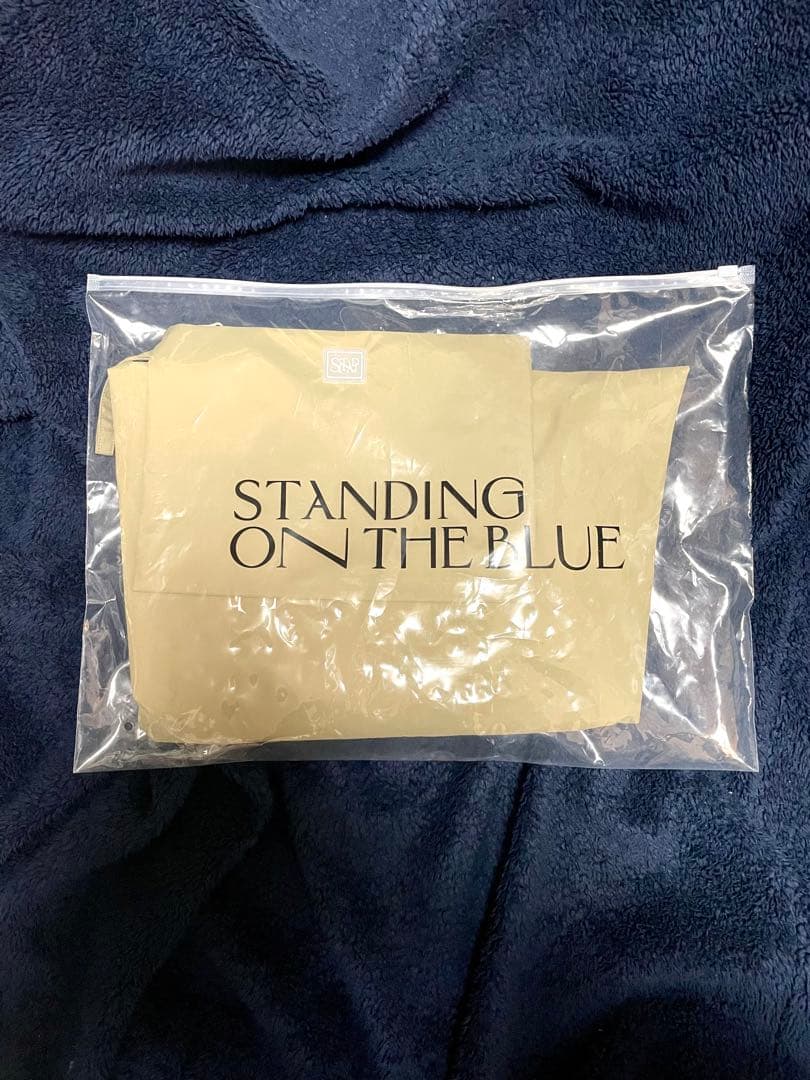 【バーディ】STANDING ON THE BLUE 犬用レインコート