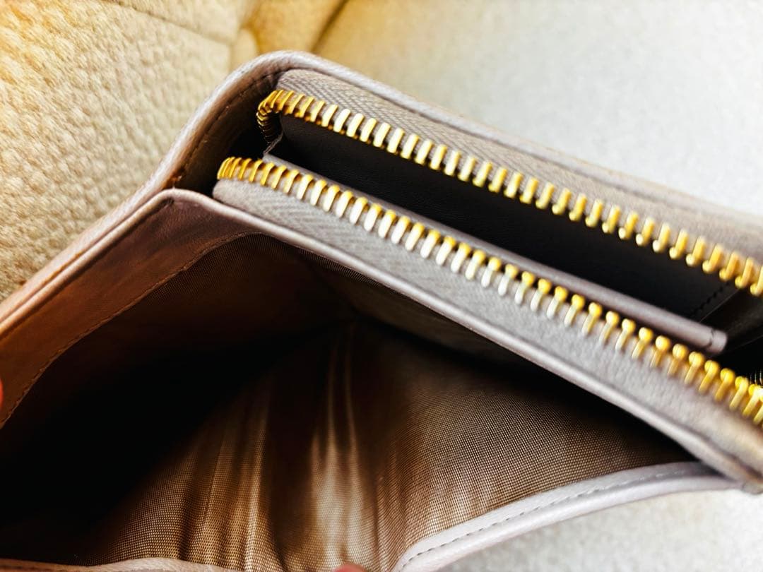 MIU MIU マテラッセ 二つ折り財布 CAMMEO 5ML522