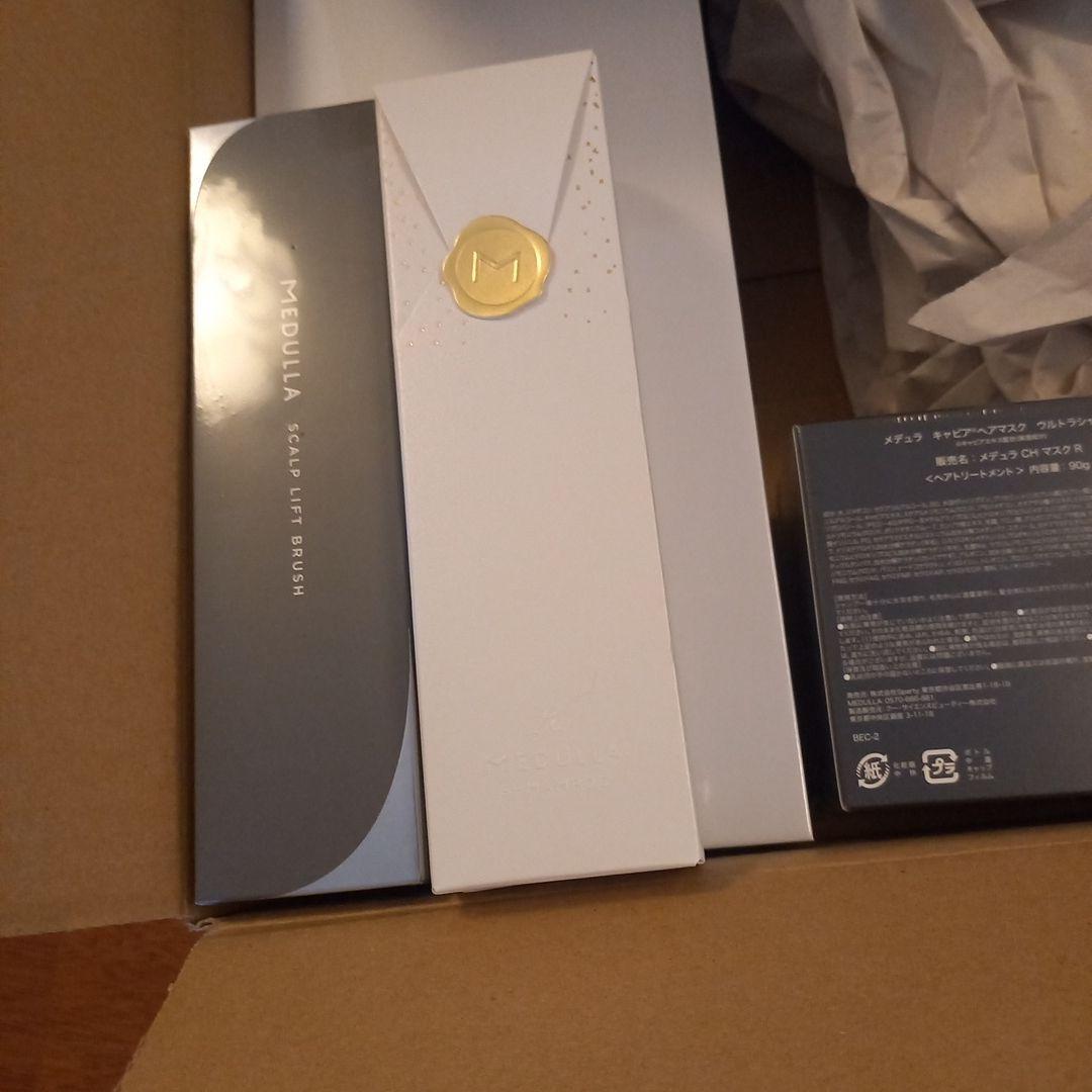 MEDULLA 新品 シャンプー、トリートメント くしつきです。今年届きました
