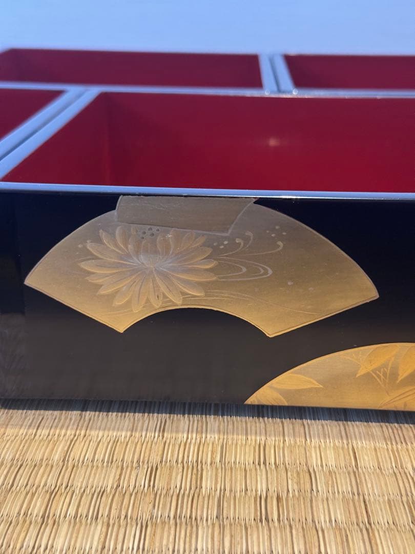 扇蒔絵 黒艶消内朱四段重箱 二枚蓋 共箱 丸に蔦 /茶懐石道具 会席 宴席 正月