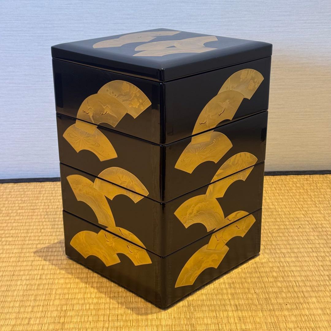 扇蒔絵 黒艶消内朱四段重箱 二枚蓋 共箱 丸に蔦 /茶懐石道具 会席 宴席 正月