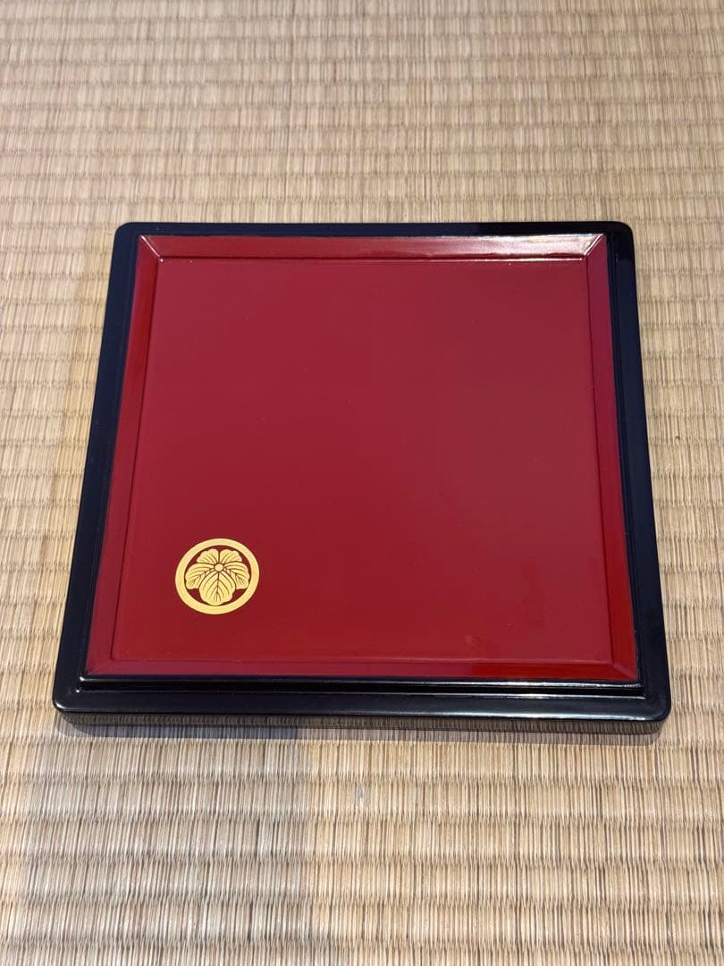 扇蒔絵 黒艶消内朱四段重箱 二枚蓋 共箱 丸に蔦 /茶懐石道具 会席 宴席 正月