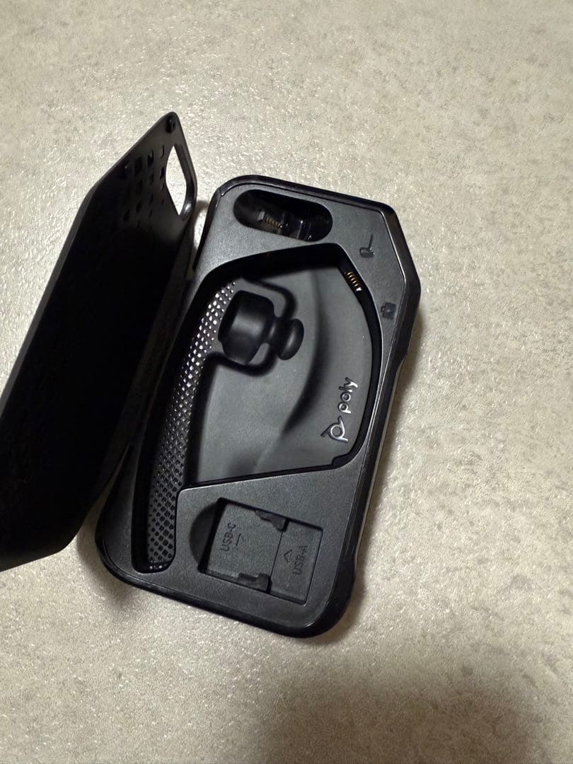 Poly Voyager 5200 ワイヤレスヘッドセットと充電器セット