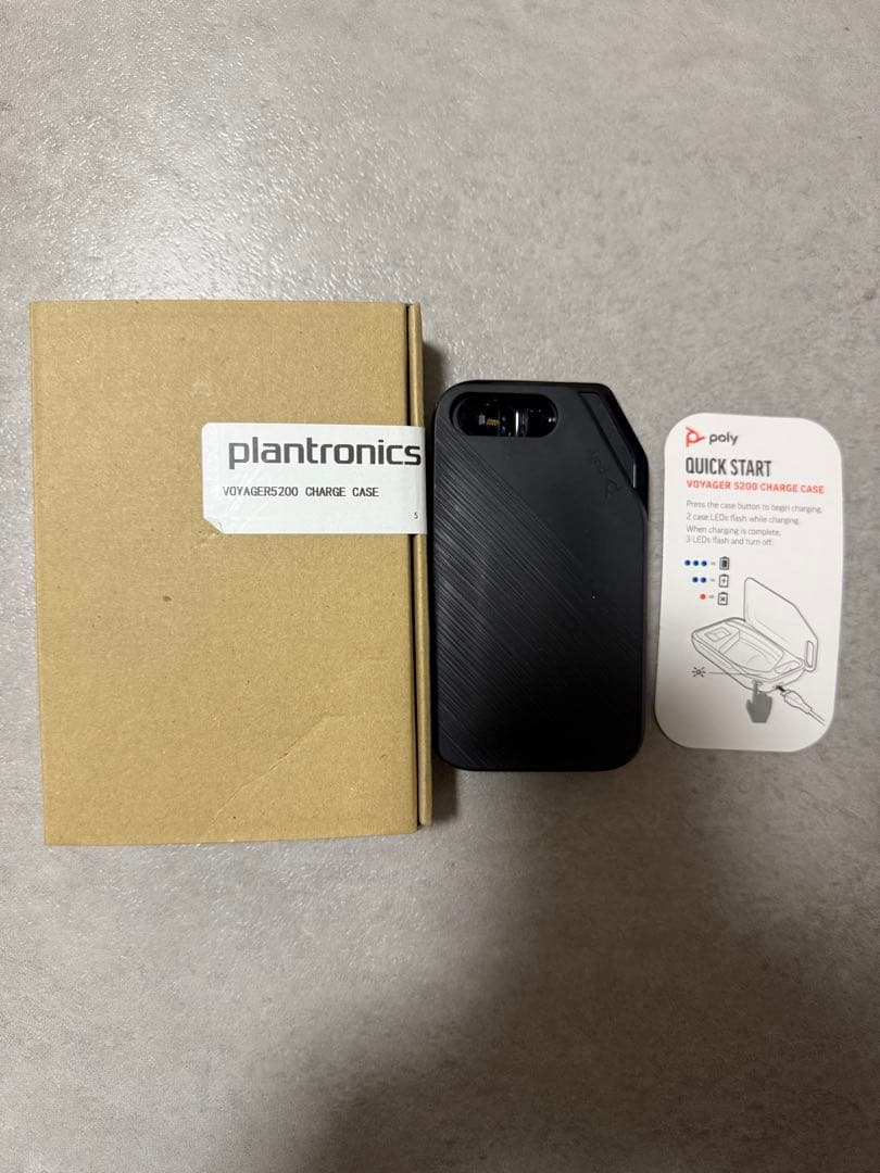 Poly Voyager 5200 ワイヤレスヘッドセットと充電器セット