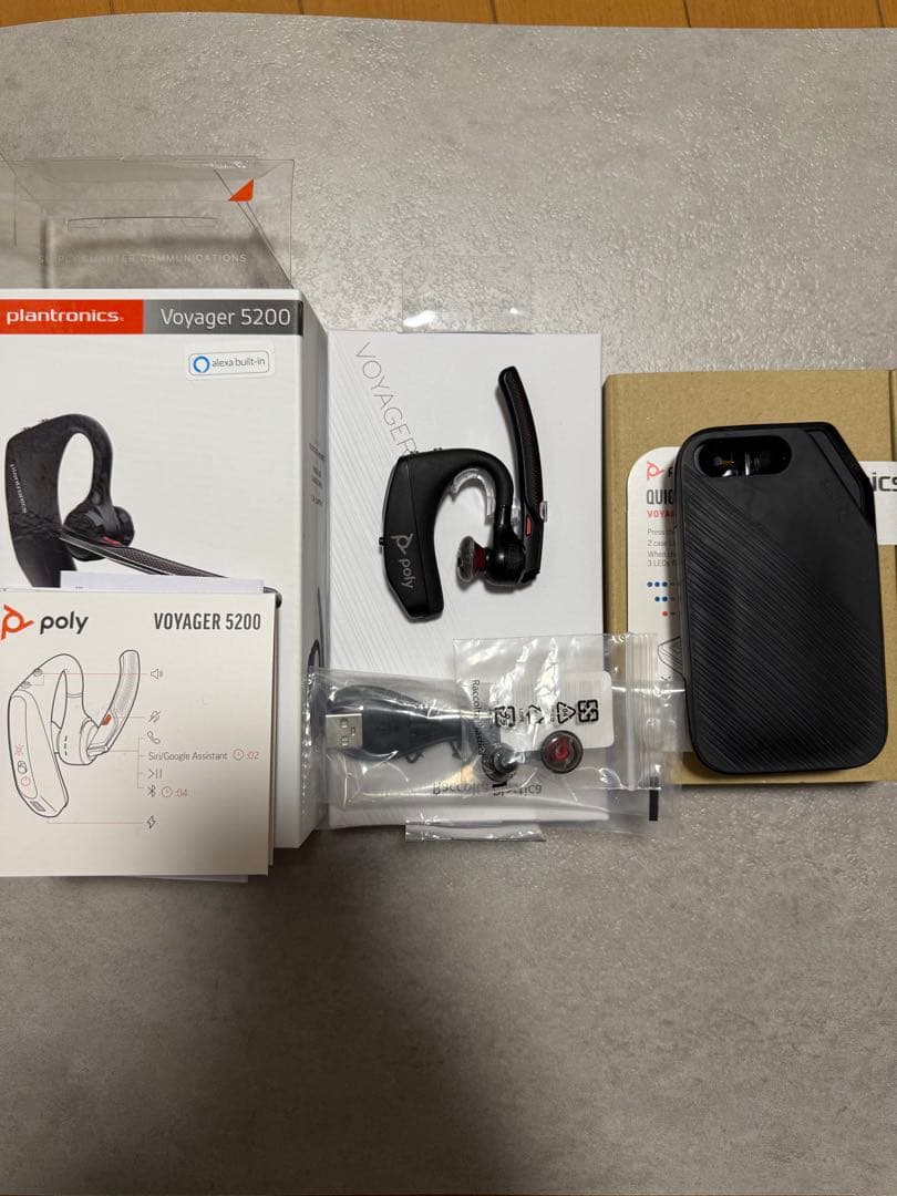 Poly Voyager 5200 ワイヤレスヘッドセットと充電器セット