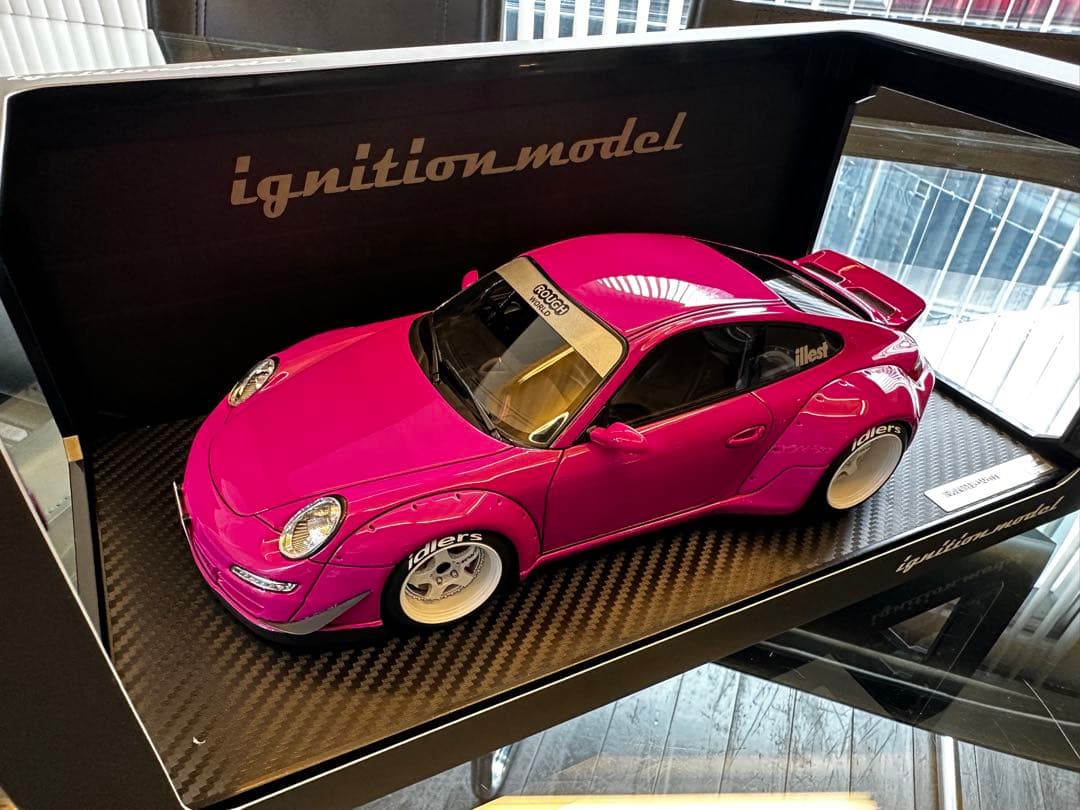 RWB997ignition Model 1/18 ピンク