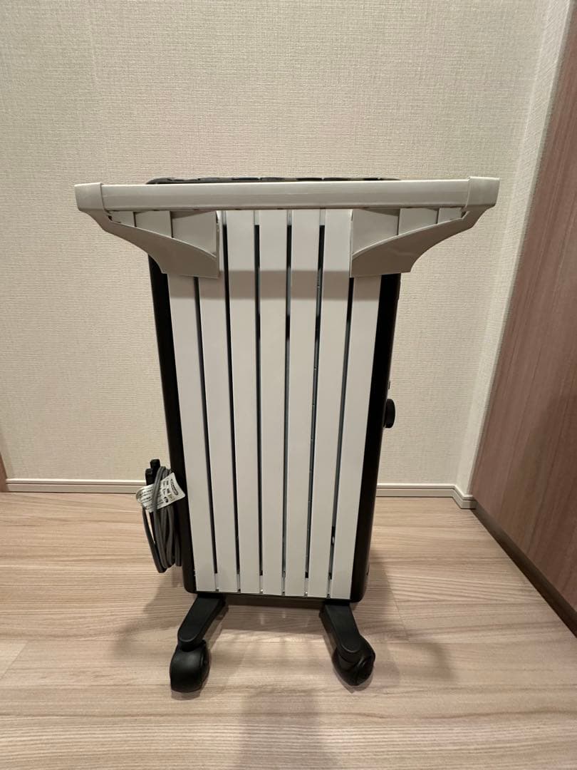 DeLonghi オイルヒーター（トップハンガー付き）