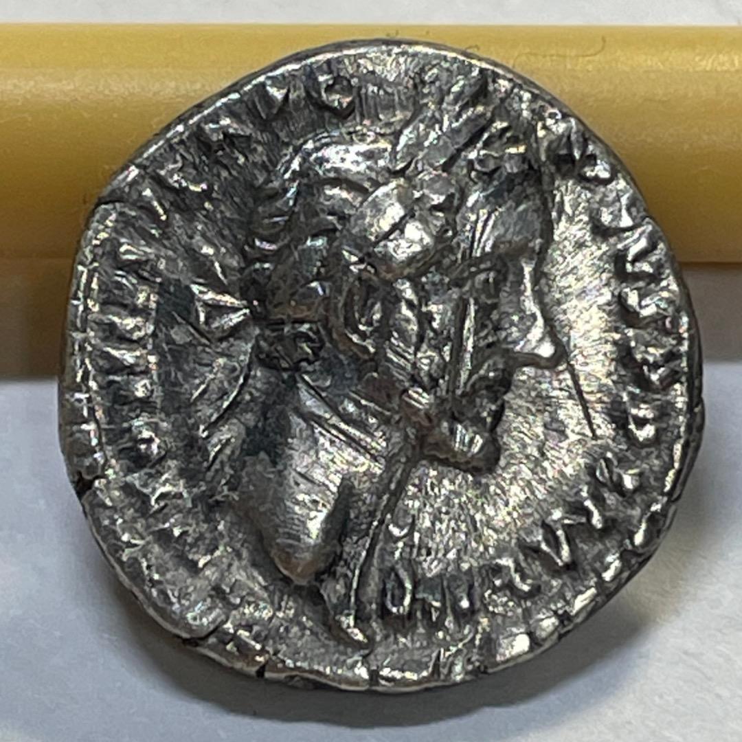 【古代ローマ 銀貨】155-156年 アントニヌス・ピウス 女神 サルス 座像