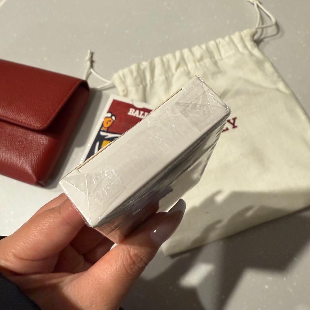 新品未使用　BALLY 赤 レザー 保存袋付き　トランプ