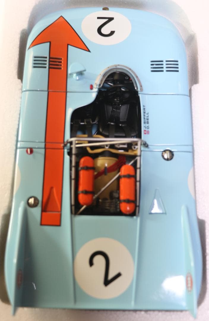 『オートアート　ポルシェ９０８／３　１９７１　ＪＷガルフカラー仕様 　１／１8