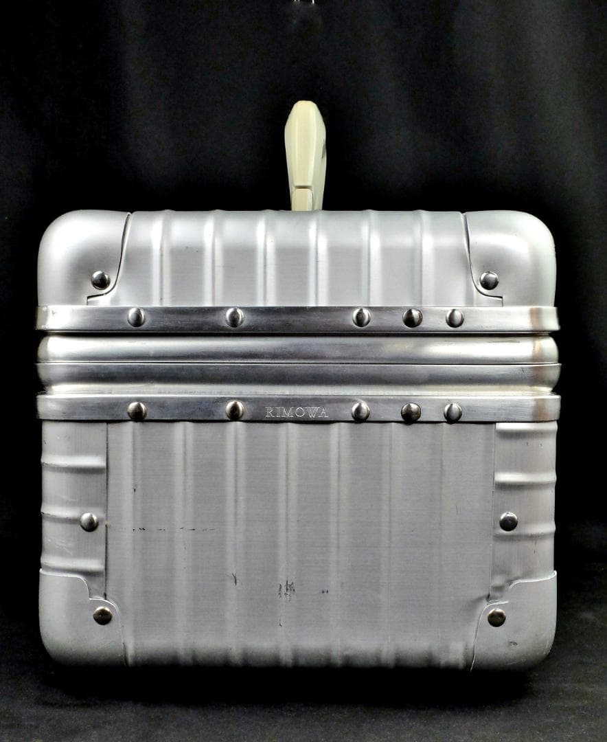 リモワ　946.38 『OPAL/オパール』アルミビューティケース 17L 鍵付