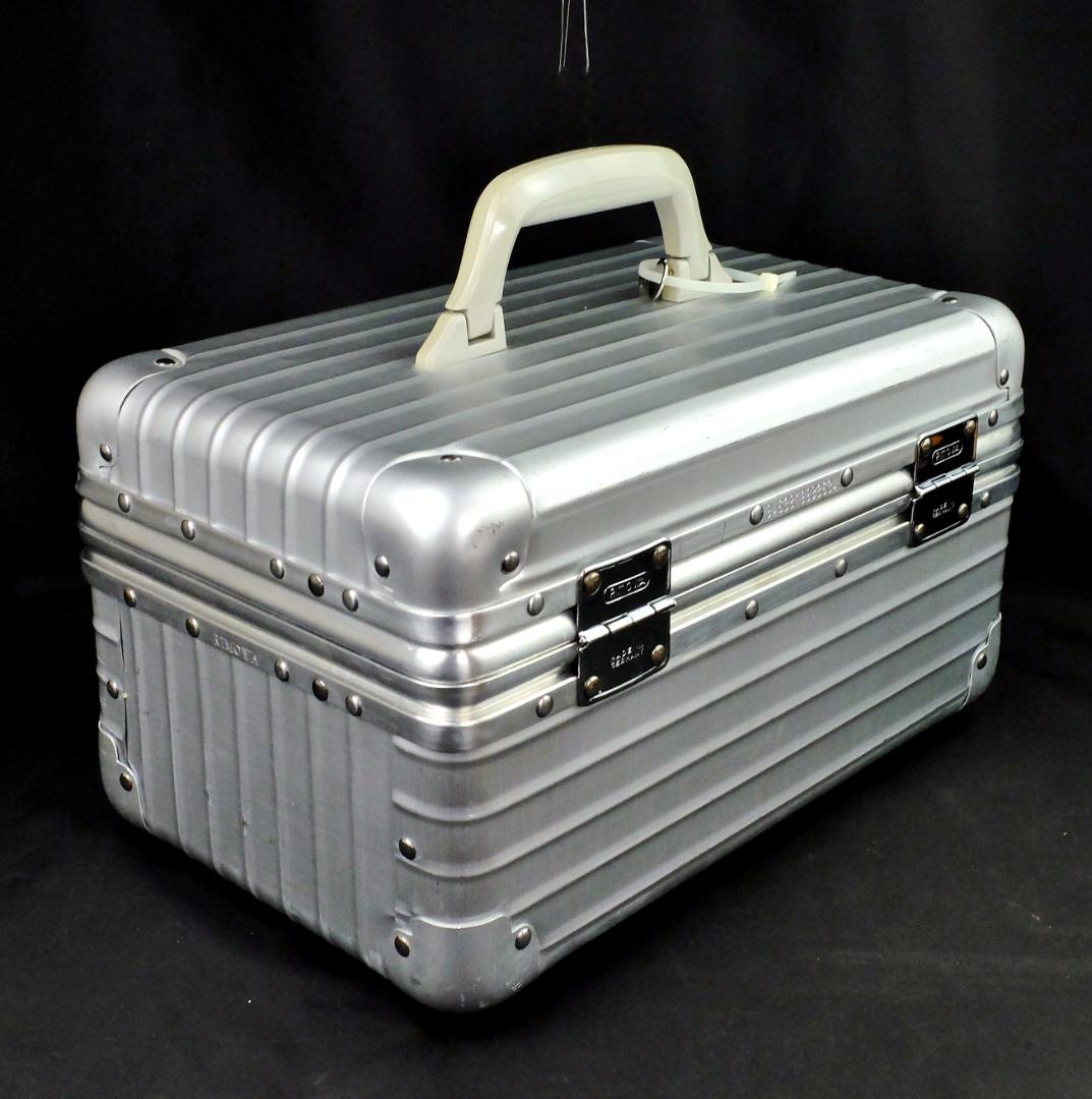 リモワ　946.38 『OPAL/オパール』アルミビューティケース 17L 鍵付