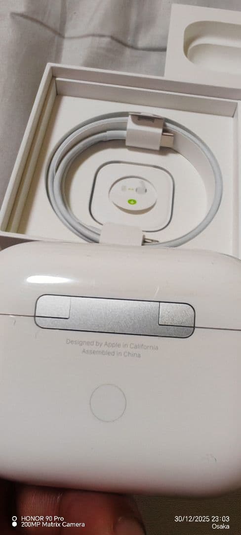 AirPods Pro 本体 充電ケース付き問題なく動作します。