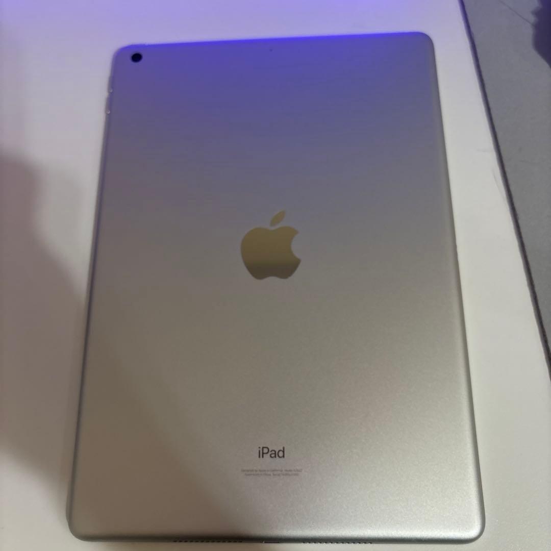 Apple iPadシルバー（第9世代）　64GB