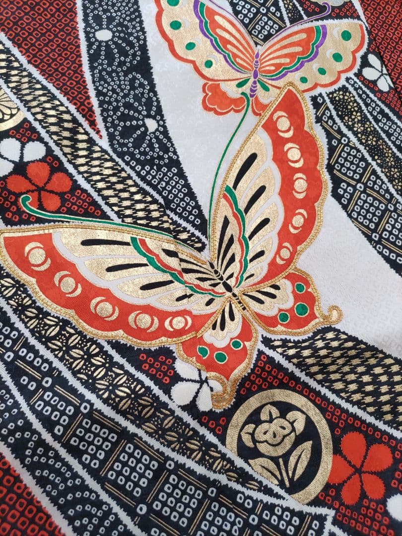 ★ssshiopi★　七五三 着物　7歳　赤　黒　絞り柄　作り帯　ゴールド