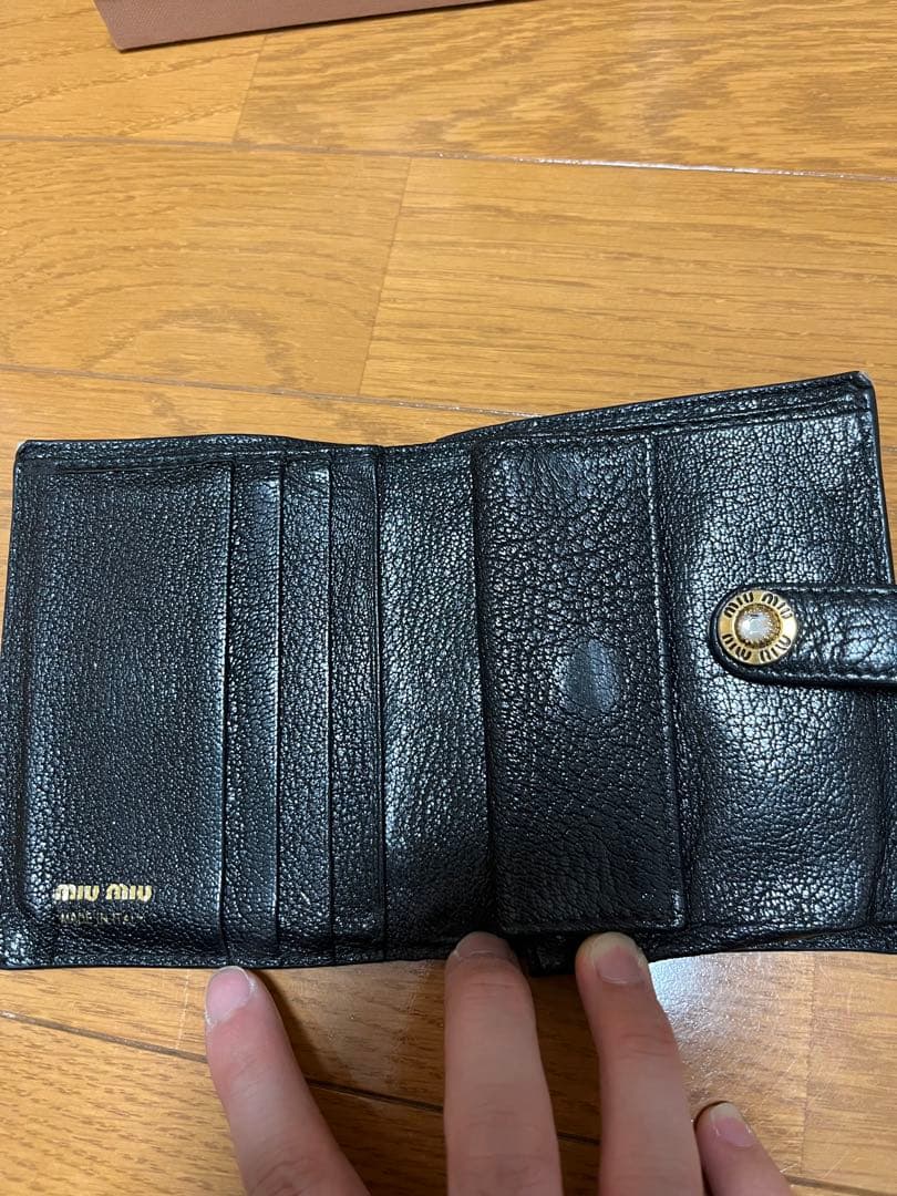 miu miu 黒 二つ折り財布