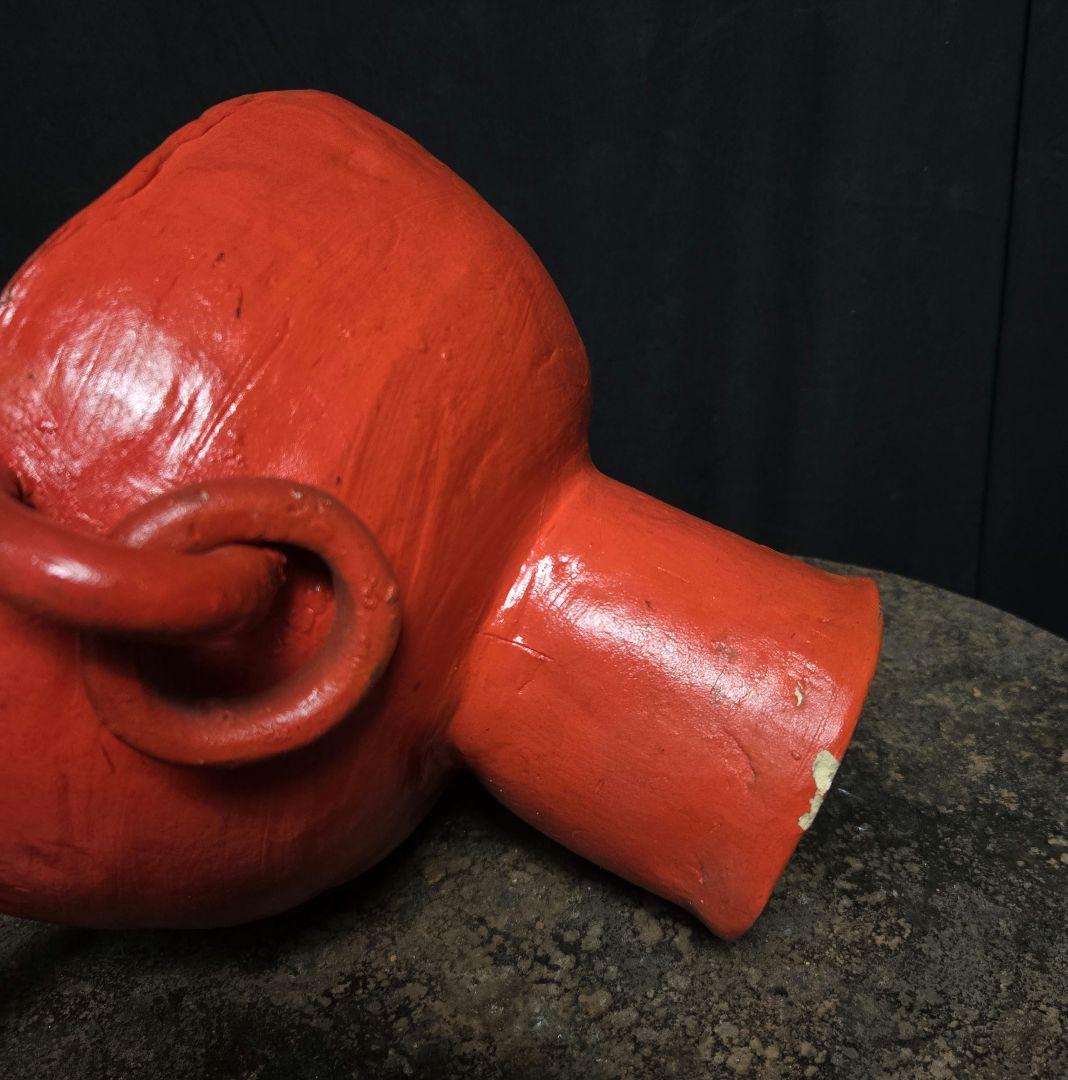 名もなきアーティスト作家の真っ赤な土器風な陶器のオブジェ　骨董市古物
