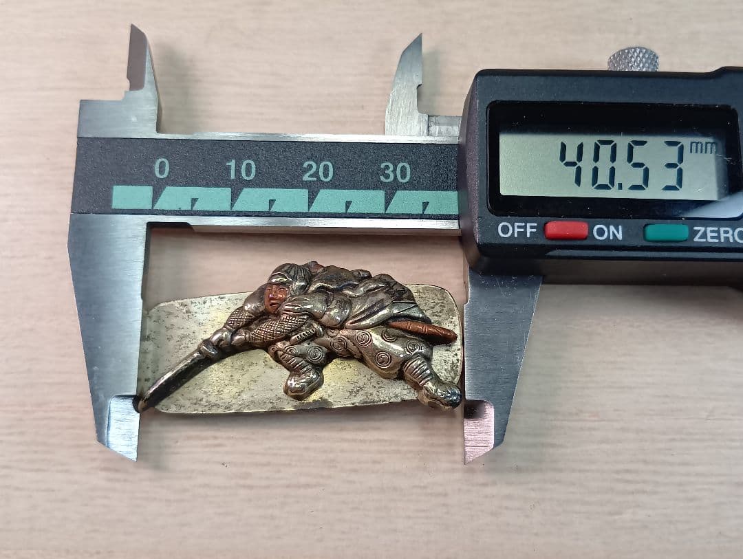 煙草入れ／超絶技巧前金具／赤穂浪士討ち入り図／在銘あり