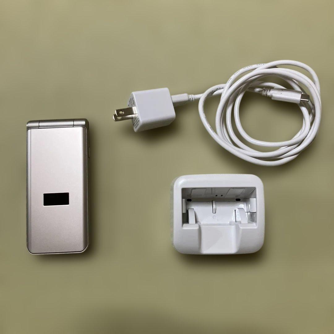 docomo arrowsF-41C ベーシックゴールド折りたたみ携帯電話