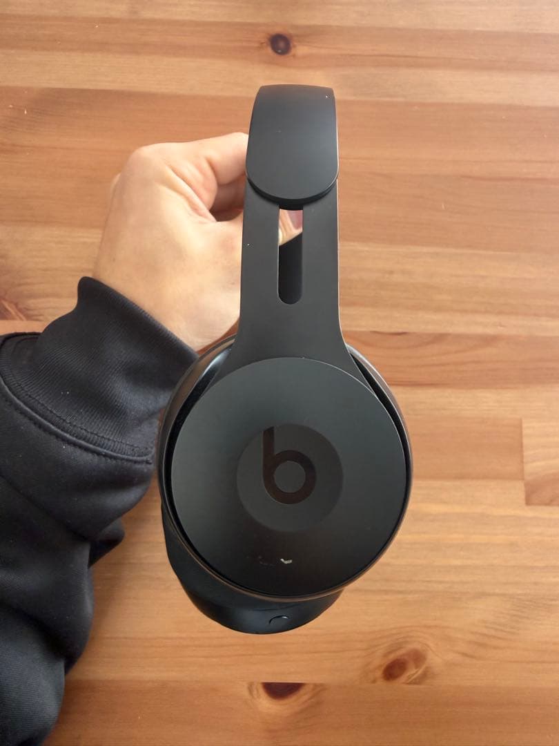 Beats Solo Pro ノイズキャンセリングヘッドフォン