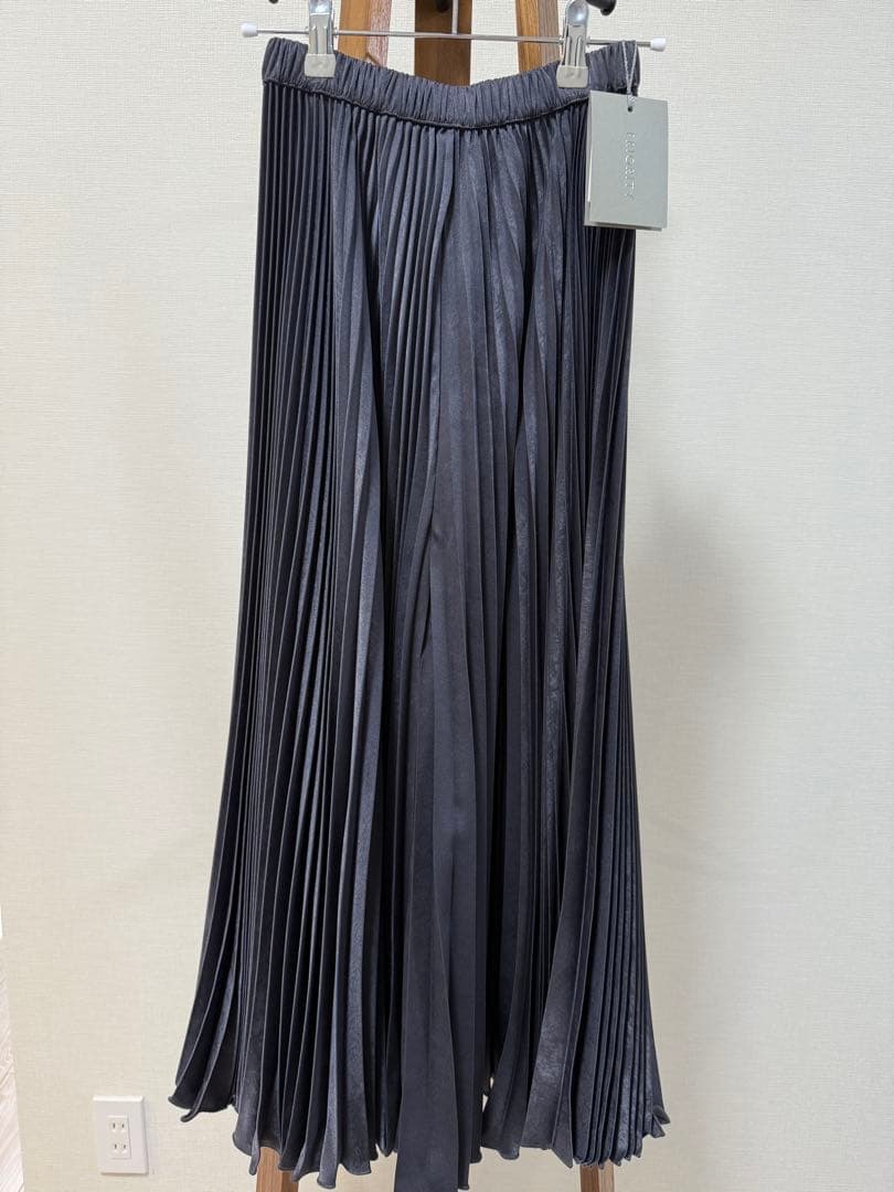 【新品】PRIORITY 大人気のプリーツパンツ　秋冬限定のベロア地　Cグレー