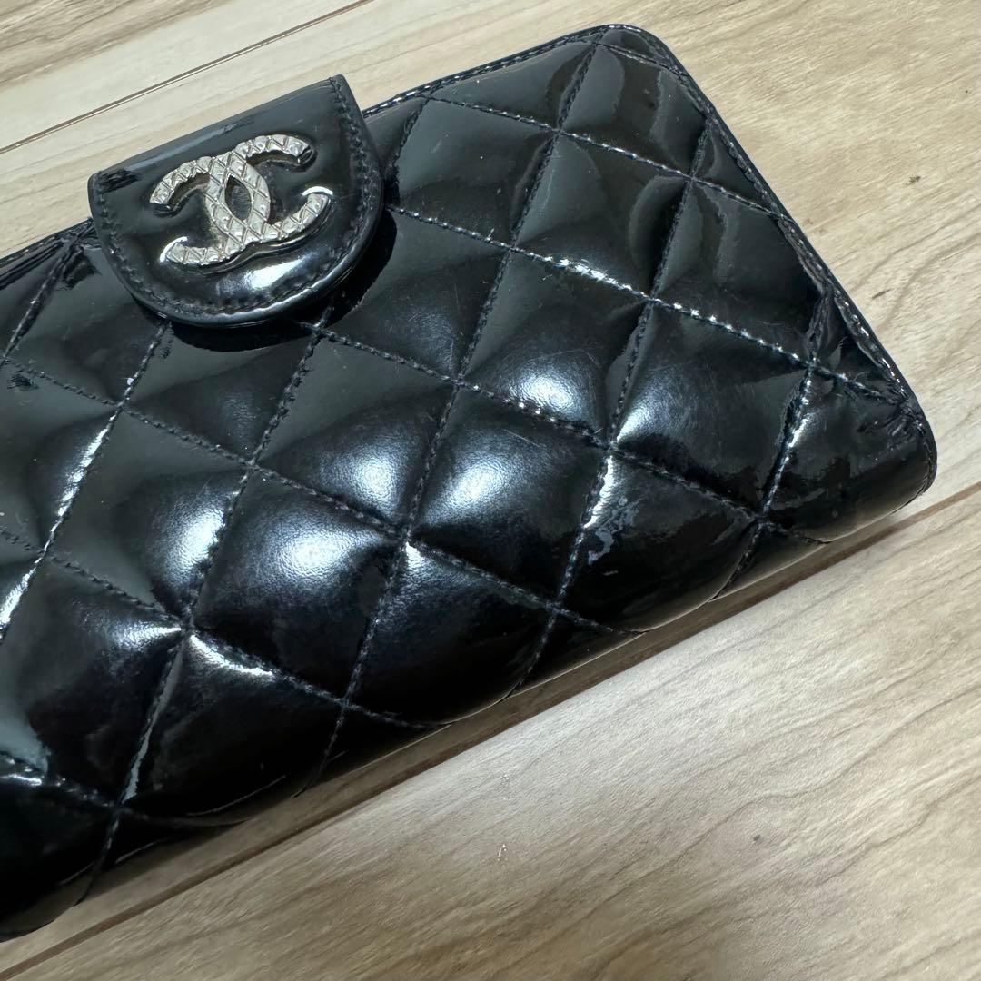 CHANEL 二つ折り財布 黒 パテントレザー