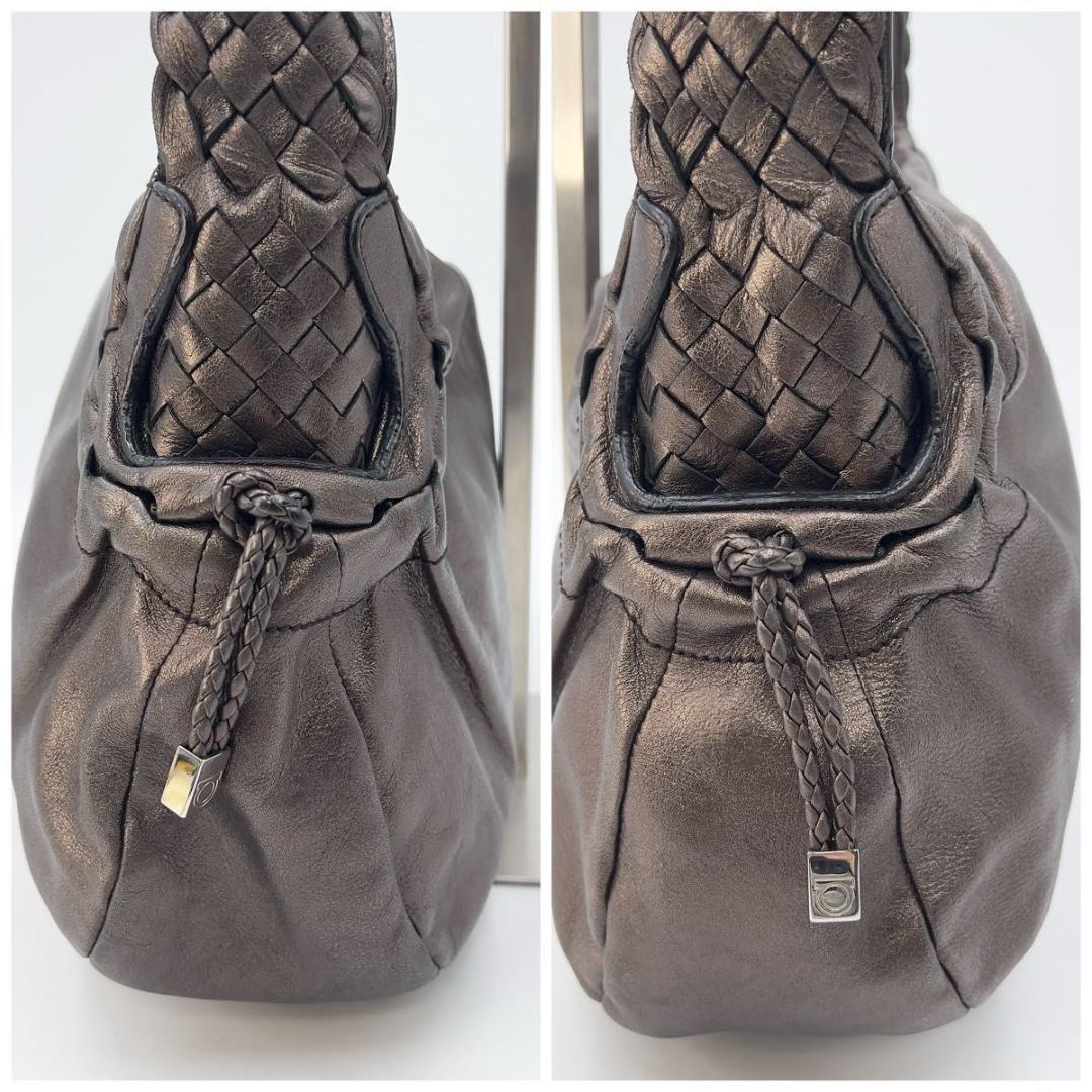 Salvatore Ferragamo ワンショルダーバッグ メタリックレザー