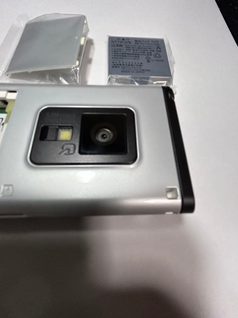 NTTドコモ N-905i シルバー