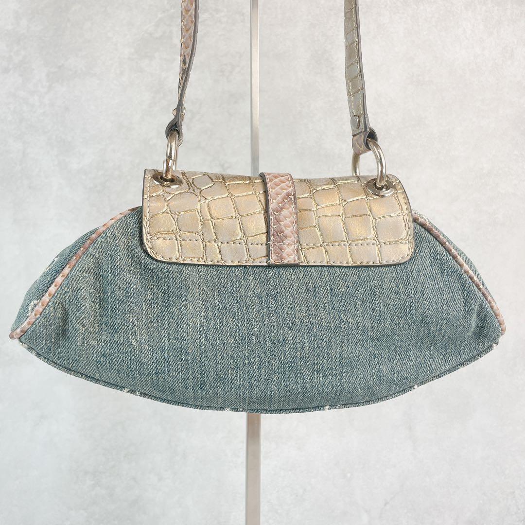 GUESS ゲス　ミニバッグ　バンドバッグ　y2k