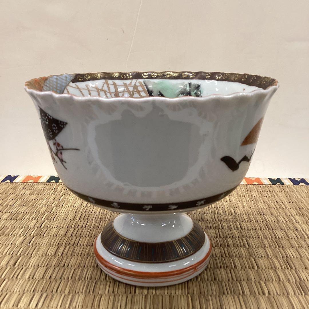 花と扇のデザインの陶器の器　九谷