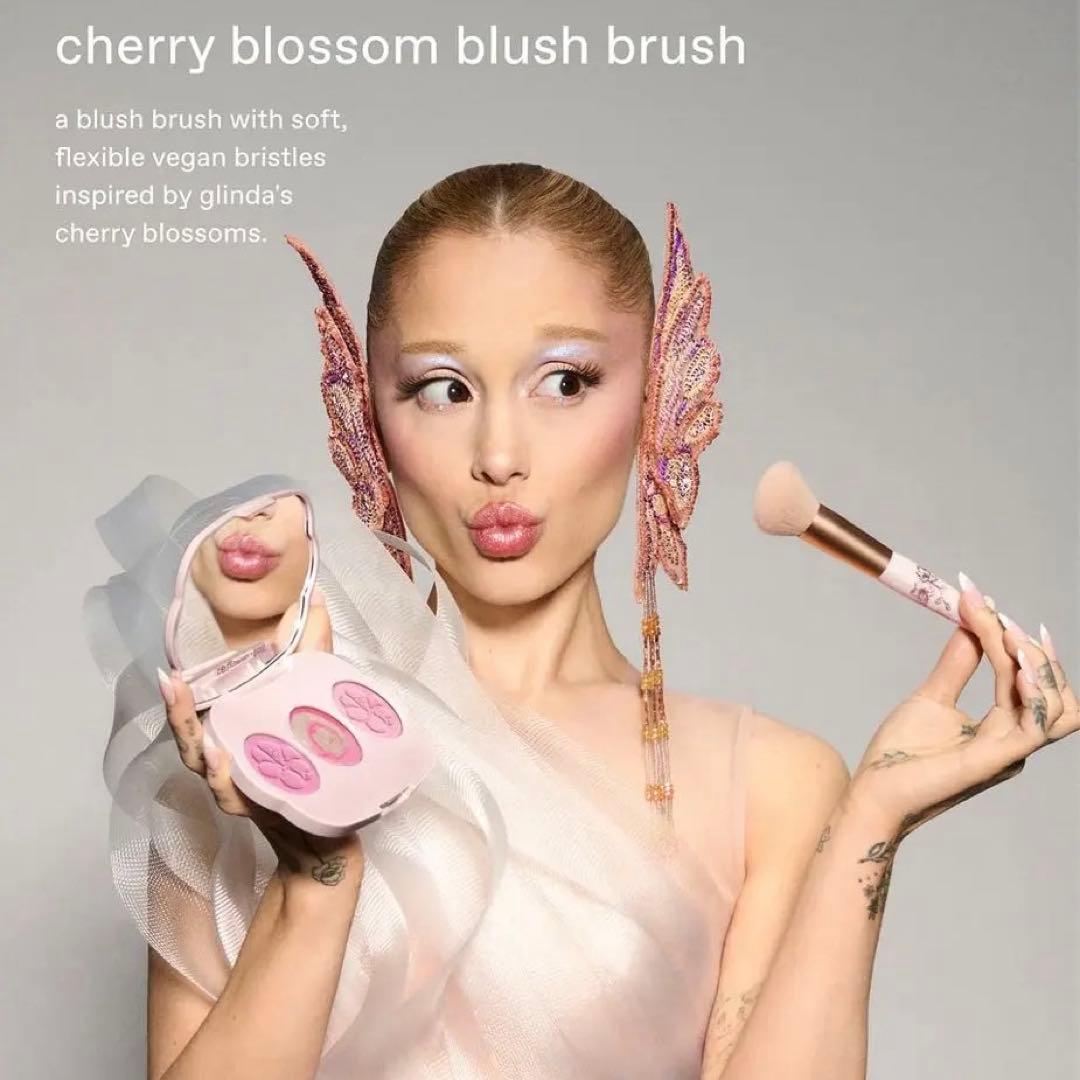 【新春セール】限定 rem beauty×WICKED ウィキッド チークブラシ