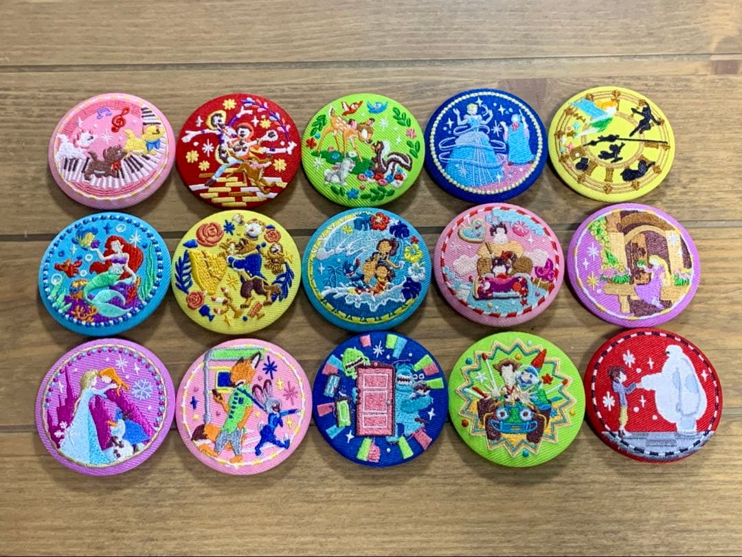 ディズニー刺繍缶バッチ2