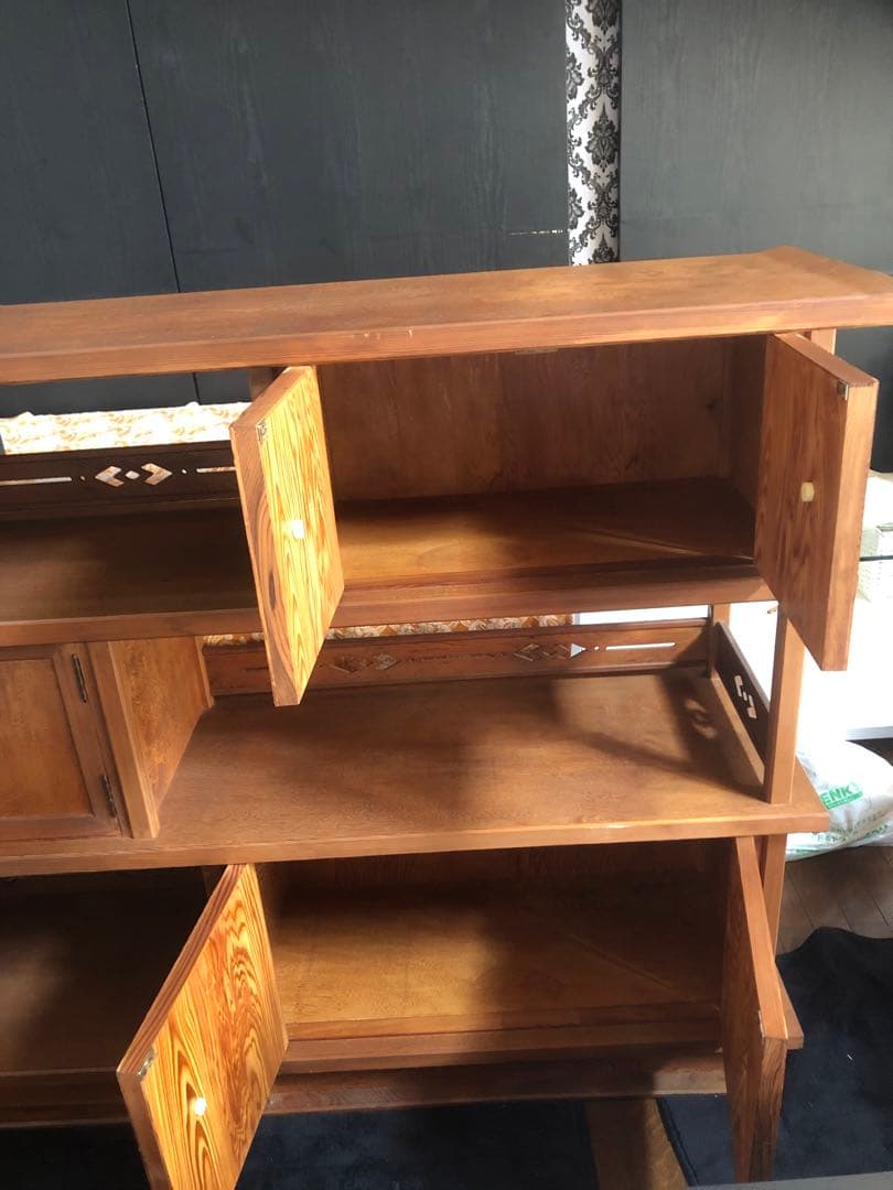 希少 世界遺産 屋久杉♦️彫刻と木目の飾り棚♦️キャビネット♦️1枚板使用♦️送料込