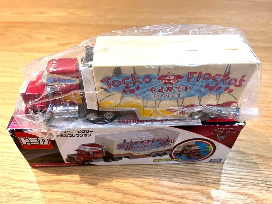 カーズ　トミカ　マック　マックイーン